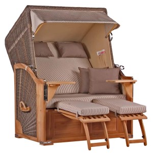 GarWoh Strandkorb Nordstrand Teak, grau-braunes PE-Geflecht, mit ausklappbaren Fußstützen und Seitentischen.