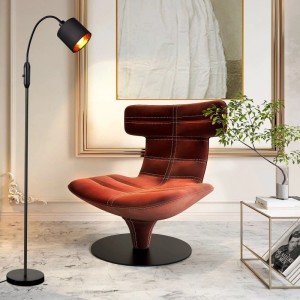 Schwarze Vintage-Stehlampe mit schwenkbarem Bogen, zylindrischem Schirm mit goldener Innenseite, im modernen Wohnzimmer.