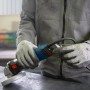 Bosch Professional GWS 17-125 Winkelschleifer in Aktion, blaue Gehäusefarbe.