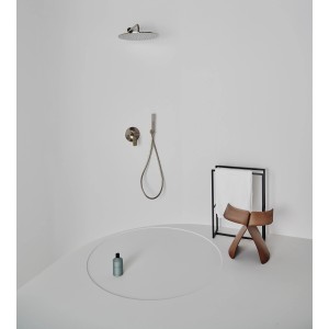 Ideal Standard Brauseschlauch Idealrain Atelier Idealflex 1750 mm in Silver Storm im modernen Badezimmer.