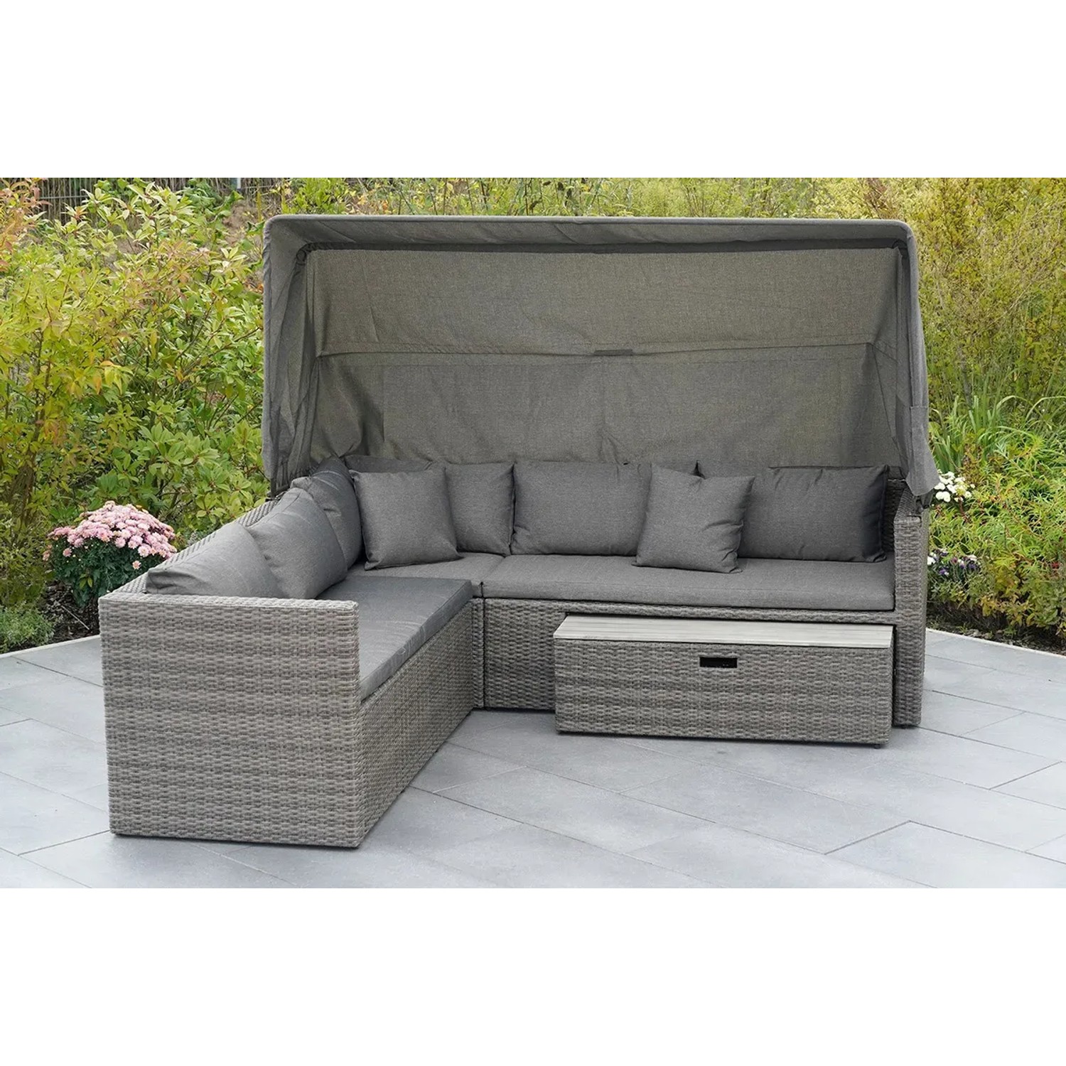 Graue Gartenmöbel Lounge-Gruppe San Marco mit Dach und Kissen auf Terrasse.