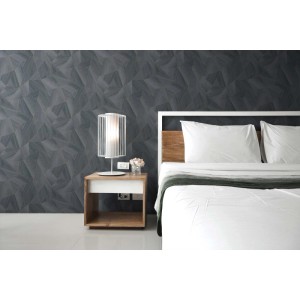 Schwarze grafische Vliestapete mit geometrischem Muster im Schlafzimmer. Moderne Wandgestaltung für stilvolle Akzente.