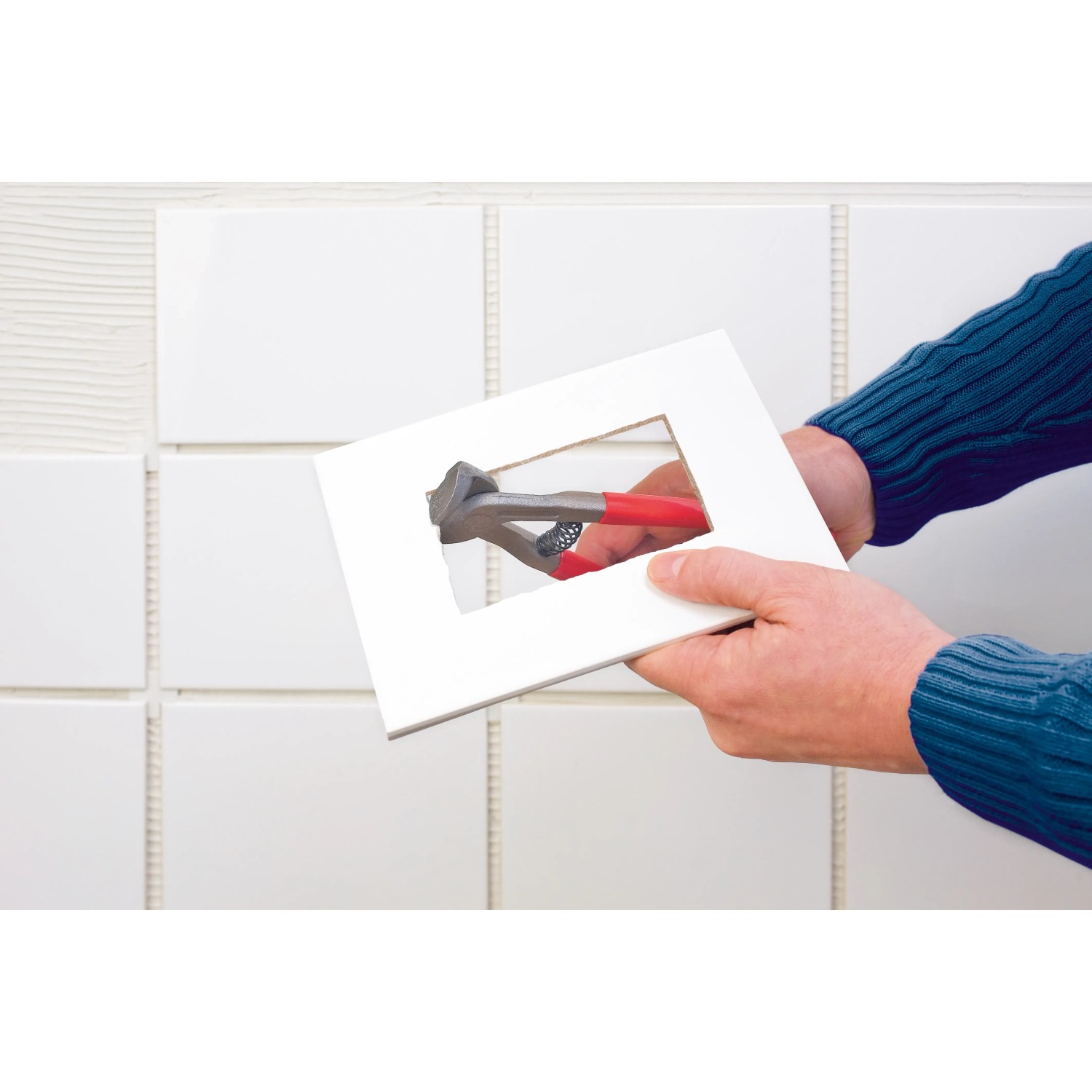LUX Mosaikzange Comfort beim Fliesenbrechen, Detailaufnahme.