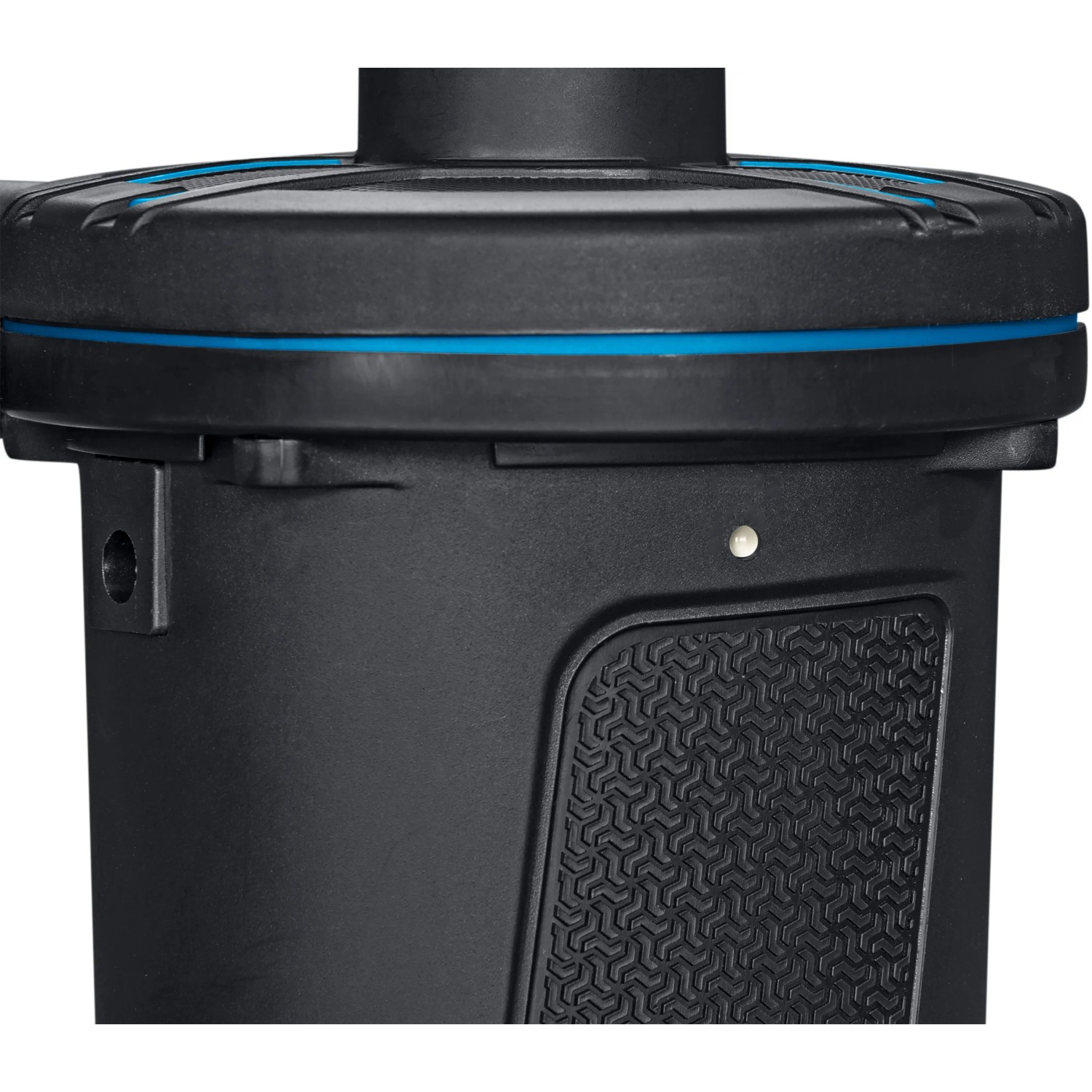Detailaufnahme: Bestway PowerTouch akkubetriebene Elektropumpe für Camping, schwarzes Gehäuse mit blauen Akzenten.