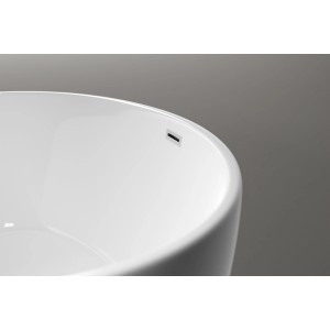 Detailaufnahme: Freistehende, glänzend weiße Acryl Badewanne TERRA 2.0, 180x80 cm.