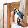 Bosch Professional GSB 19-2 RE Schlagbohrmaschine im Einsatz beim Bohren in Holz.