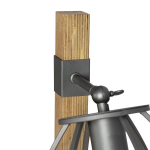 QAZQA Arthur Stehlampe: Detail der industriellen Leuchte mit dunkelgrauem Metall und Holzpfosten.