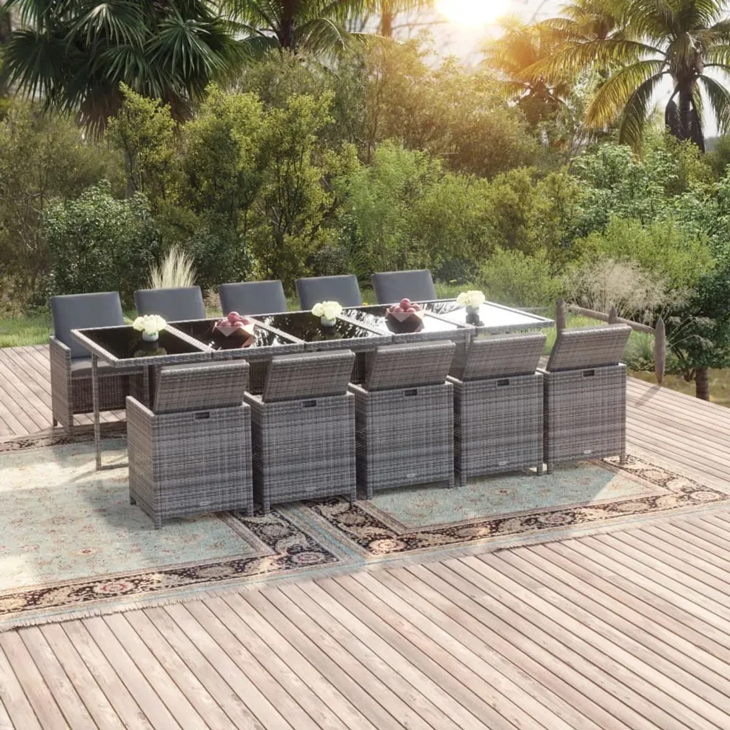 Graue 11-tlg. vidaXL Garten-Essgruppe aus Rattan mit Tisch, Stühlen und Kissen im Garten.