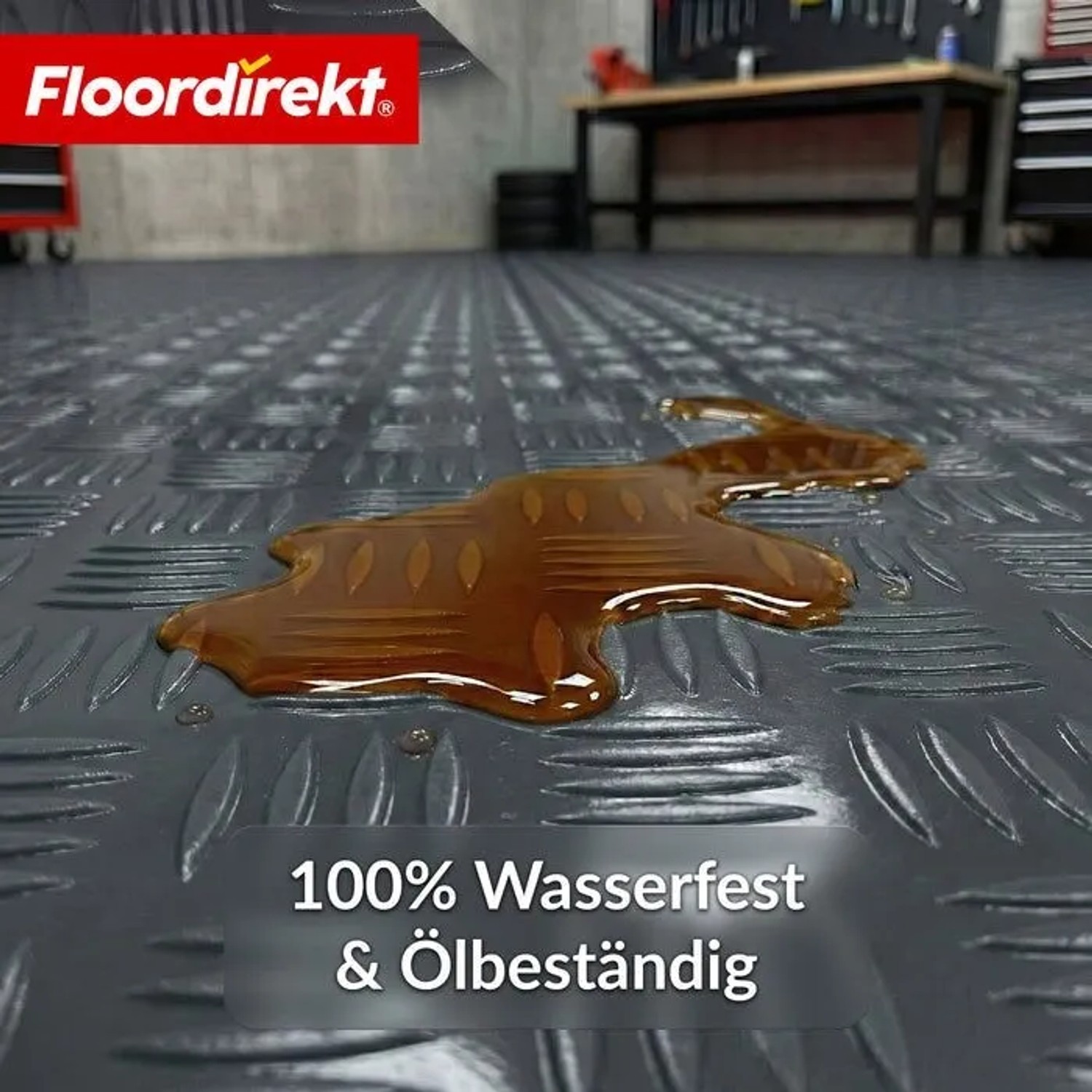 Dunkelgrauer PVC-Bodenbelag in Riffelblech-Optik mit Flüssigkeit, wasser- und ölbeständig.