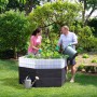 Garantia Hochbeet Ergo Turbo XL 75 Stone im Garten mit Personen beim Bepflanzen.