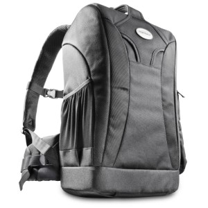 Dunkelgrauer Mantona Trekking Fotorucksack mit gepolsterten Trägern, Seitenfach und Mantona Logo. Für Kameraausrüstung.