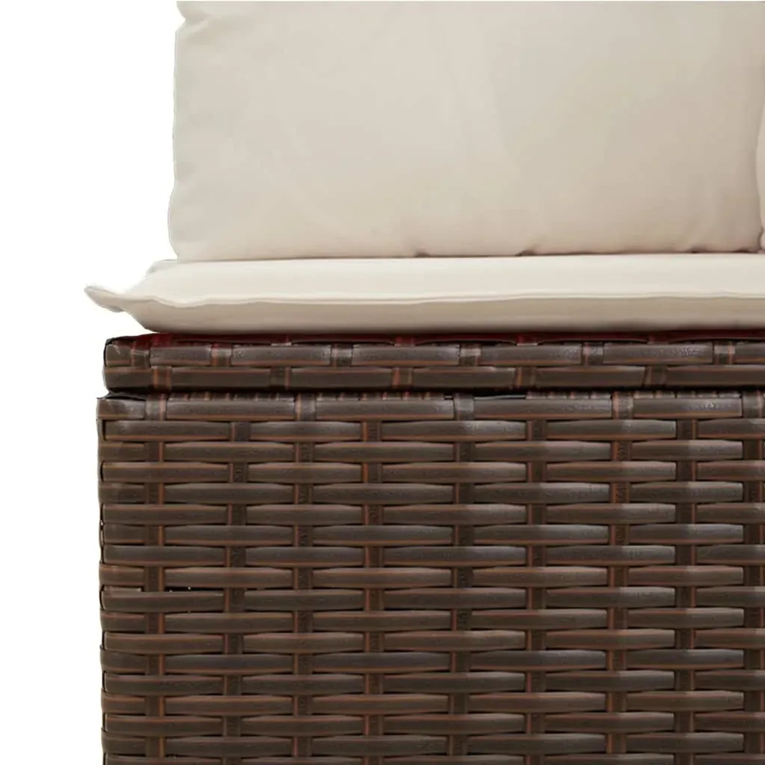 Detailaufnahme: Braune vidaXL Garten-Sofagarnitur aus Polyrattan mit cremefarbenen Kissen.