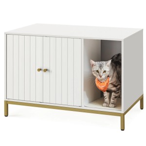 Weißer Katzenkloschrank mit goldfarbenen Beinen, Katze im offenen Fach. Modernes Katzenmöbel für Katzenklos.