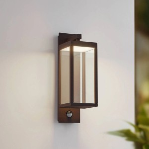 Moderne, braune LED Außenwandleuchte Ferdinand mit Bewegungsmelder aus Aluminium.