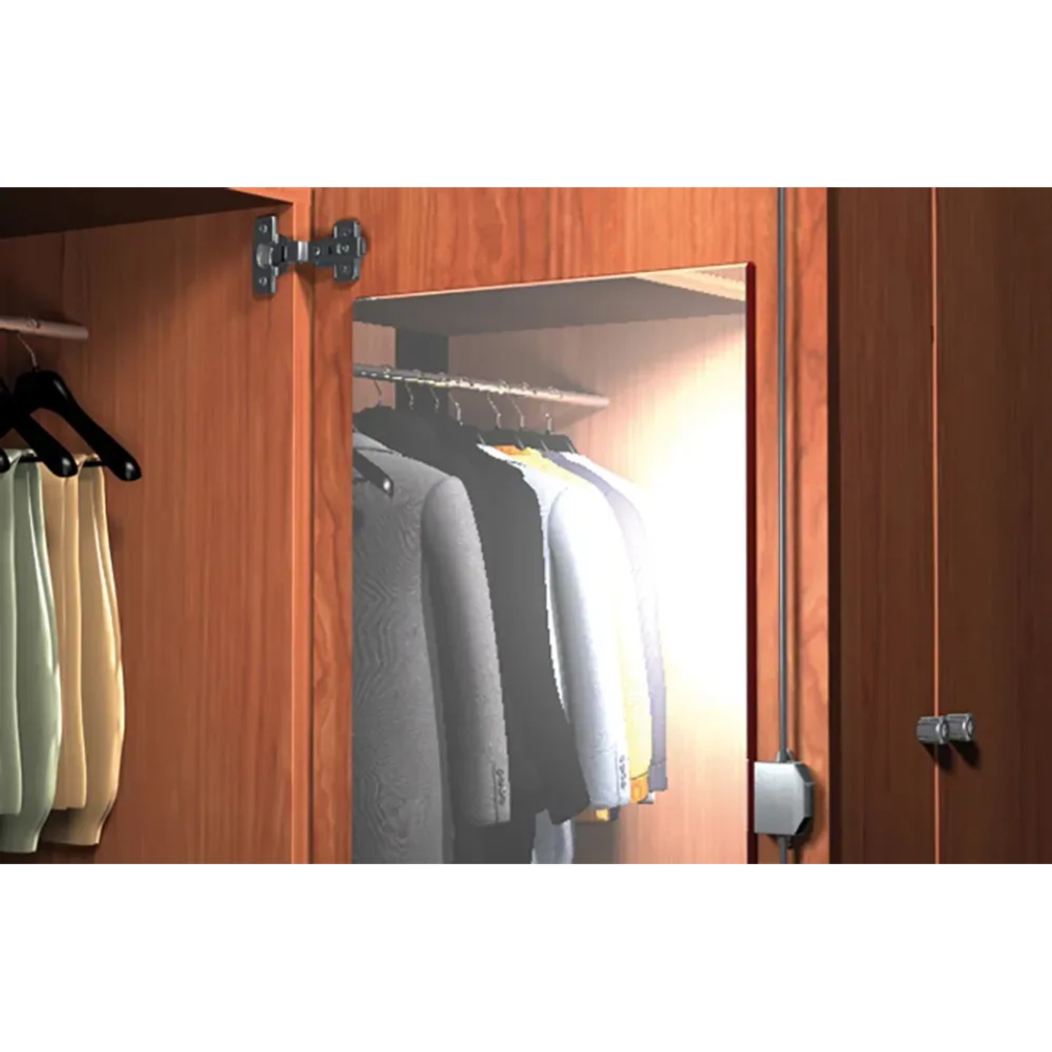 fischer Montageband doppelseitig 19mm x 3m im Kleiderschrank, zum einfachen Anbringen von Gegenständen.