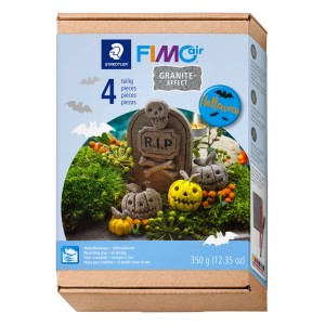 Staedtler FIMOair Bastelset Gräber small. Karton mit Halloween-Szene: Grabstein, graue & gelbe Kürbisse, Moos.