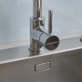 Detailaufnahme: Respekta Einbauspüle Chicago Edelstahl mit Armatur und Excenterbedienung.