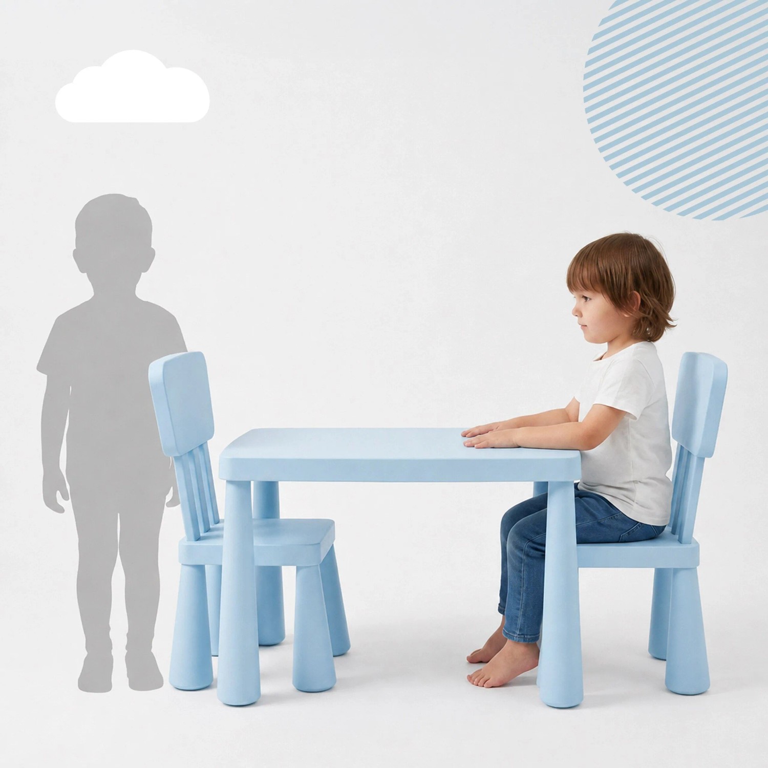 Blaue 3-teilige Relaxdays Kindersitzgruppe aus Polypropylen mit Tisch und 2 Stühlen. Kind sitzt am Tisch.
