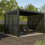 Anthrazitfarbene Mirador Lamellen-Dach Pergola 3x4m im Garten mit Sitzmöbeln.