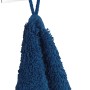 Wenko Wandhaken Accadia, Edelstahl glänzend mit blauem Handtuch.