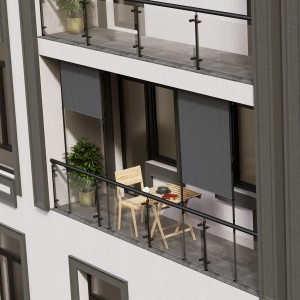 Graue Juskys Senkrechtmarkise Barbados 120x310 cm am Balkon als Sonnen- und Sichtschutz.