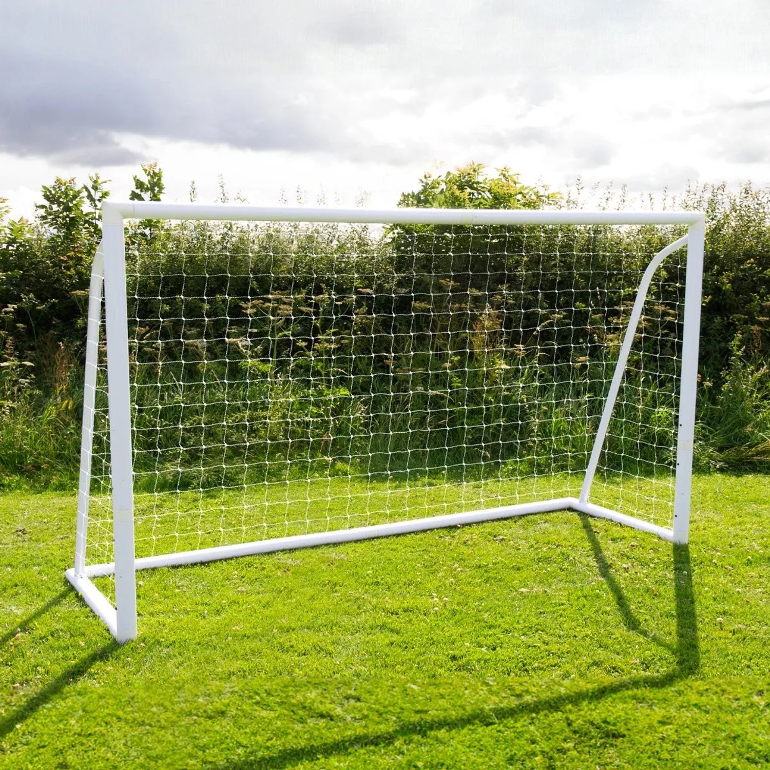 Weißes Fußballtor 3.6m x 1.8m mit Netz und Tragetasche für Spiel & Spaß im Garten.