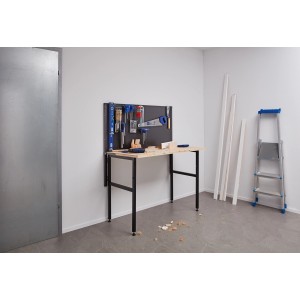 Klappbare Werkbank, 120 cm breit, mit Lochwand und Werkzeug-Haken für Garage oder Keller.