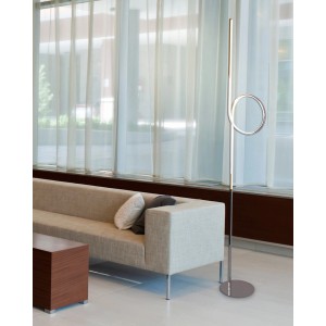 Moderne LED-Stehleuchte Loop in Chrom. Design-Lampe mit geschwungener Form für stilvolle Beleuchtung.