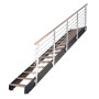 Treppe Kos mit 11 Eiche Natur Stufen, schwarzem Design-Geländer und Metallwangen.