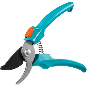 Gardena Heckenschere Nature-Cut mit Gartenschere, Stahlklingen und ergonomischen Griffen.