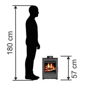 Victoria Kaminofen Parma SL: Größenvergleich mit Person (180cm), Ofenhöhe 57cm.