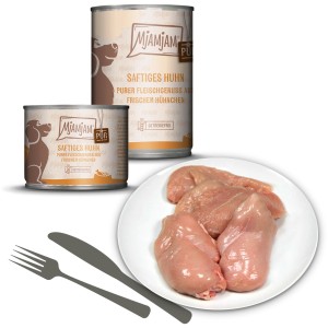 Mjamjam Hundenassfutter Saftiges Huhn, 400g Dose mit Hühnerfleisch auf Teller.