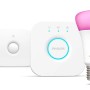 Philips Hue Secure Starter-Set mit Kontaktsensor: 2 smarte Lampen, Bridge, Bewegungssensor und 3 Kontaktsensoren.