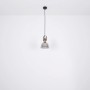 Schwarze Globo Pendelleuchte Dorothea mit drei rauchigen Glasschirmen und Messingdetails.