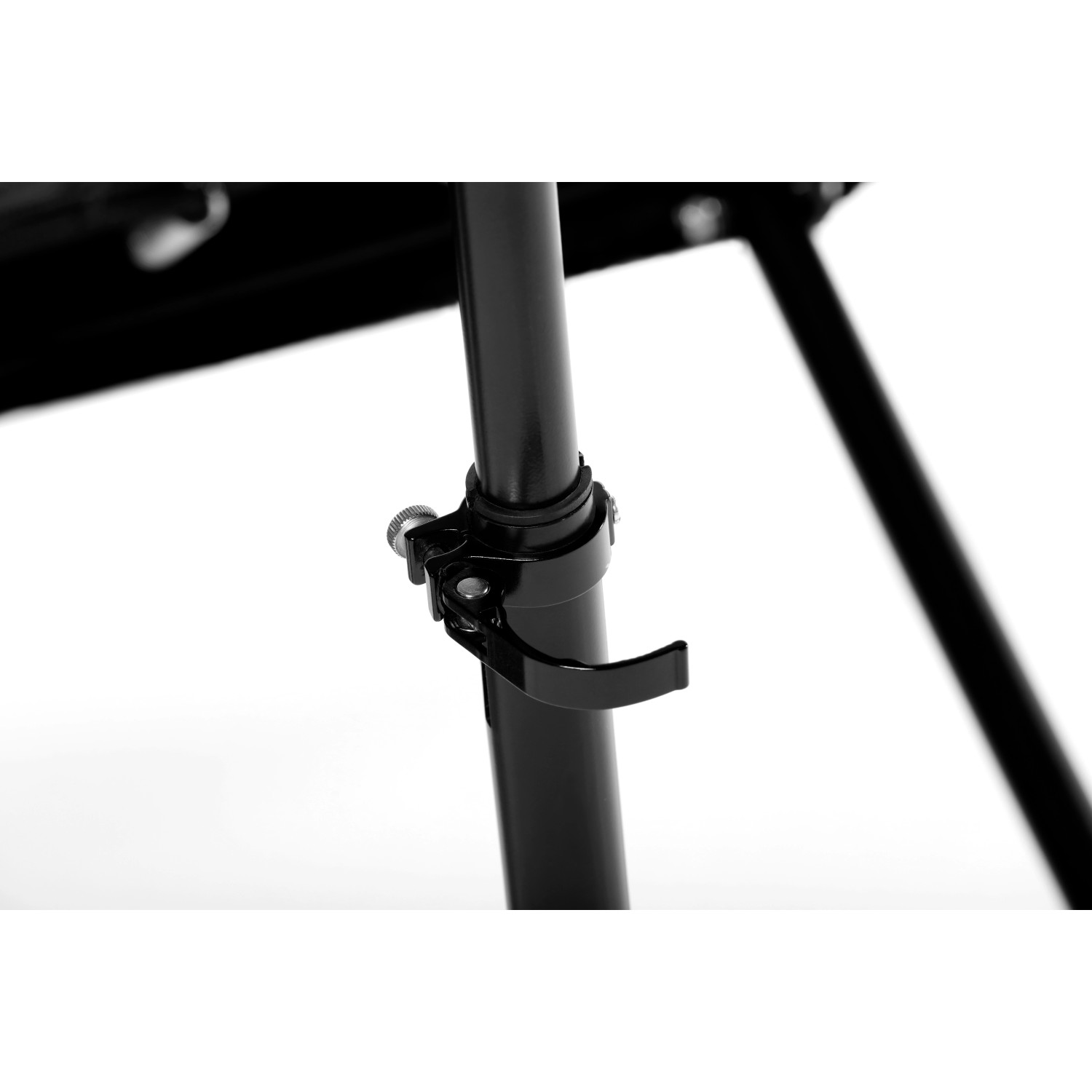 Detailaufnahme: Verstellbarer Winkel der Salta Rückprallwand Motion, 84x84 cm, für Fußballtraining.