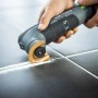 LUX Akku-Multi-Tool A-MFW-20 Solo im Einsatz beim Fliesenfugen entfernen.