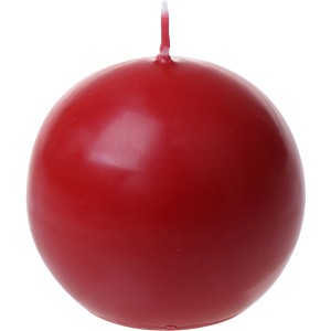 Rubinrote Kugelkerze (Ø 7 cm) aus Echtwachs für stimmungsvolle Beleuchtung.