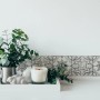 Selbstklebende A.S. Création Borte Fliese in Schwarz-Weiß, 5 m x 13 cm, als Wanddeko.
