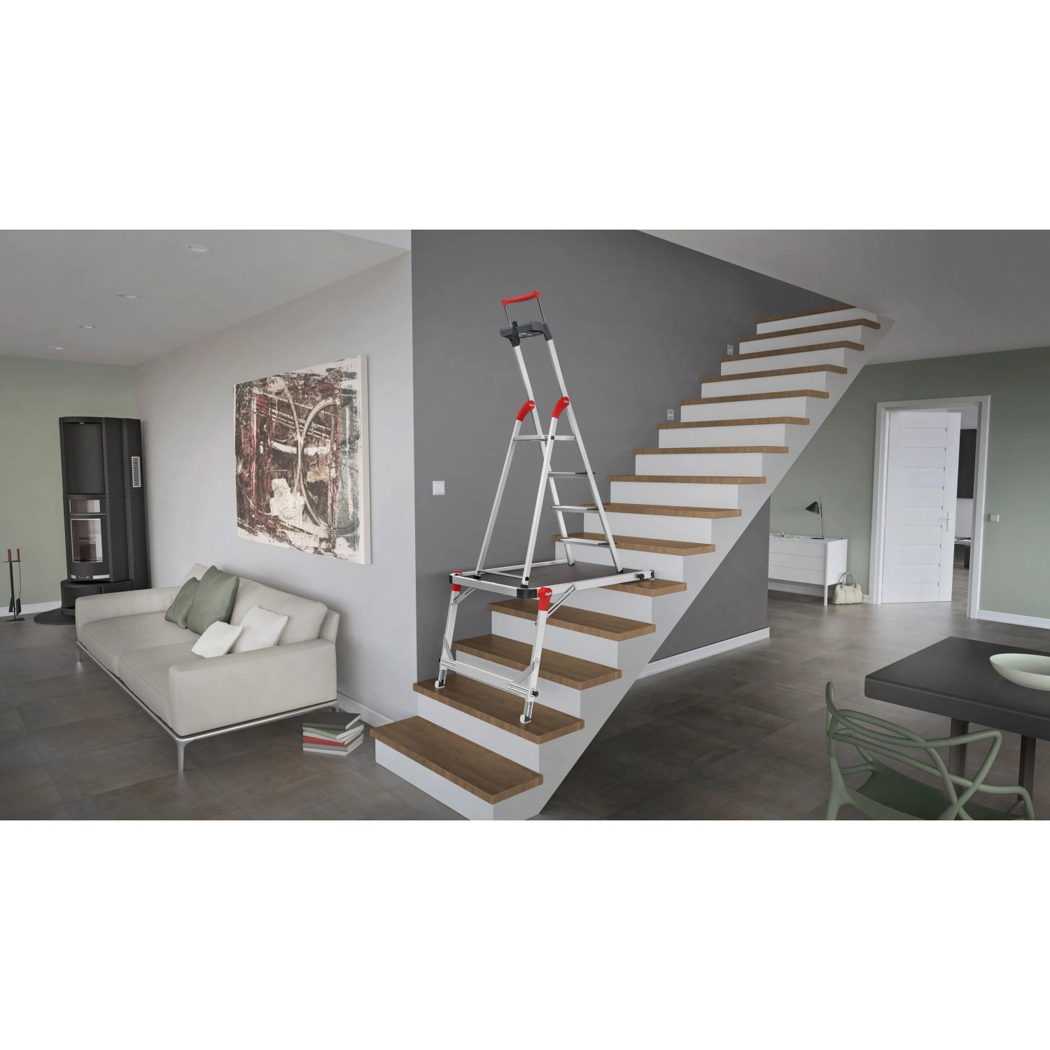Hailo Treppenpodest TP1 auf Treppe im Wohnraum, flexible Arbeitsplattform für sicheren Stand.