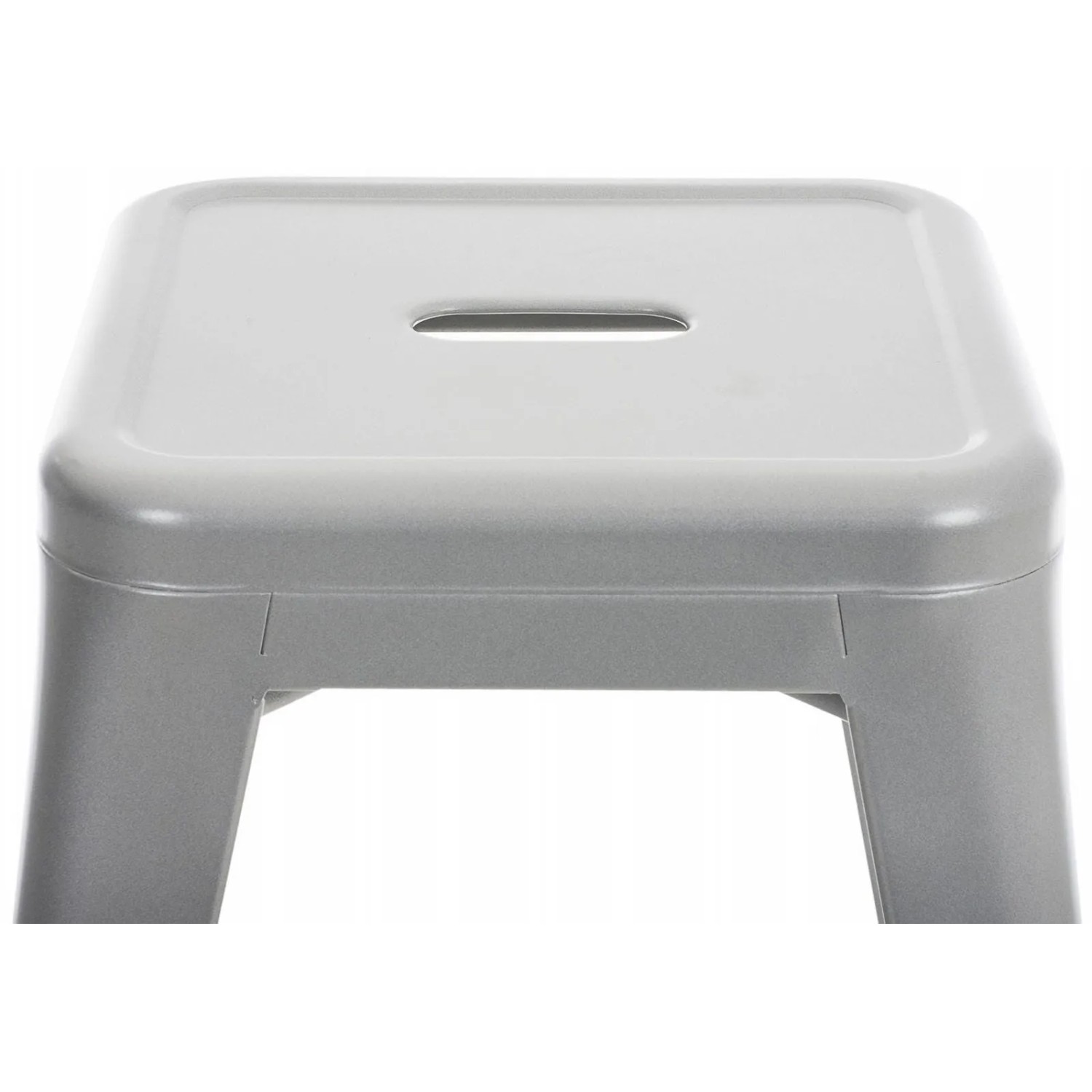 Silberner Metallhocker Armin, quadratische Sitzfläche mit Schlitz. Robust und stapelbar.