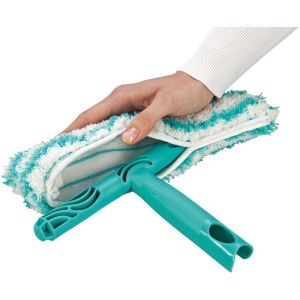 Leifheit Fenstereinwascher Window Washer M mit blau-weißem Bezug und Griff, Teil der Reinigungsgeräte Kategorie.