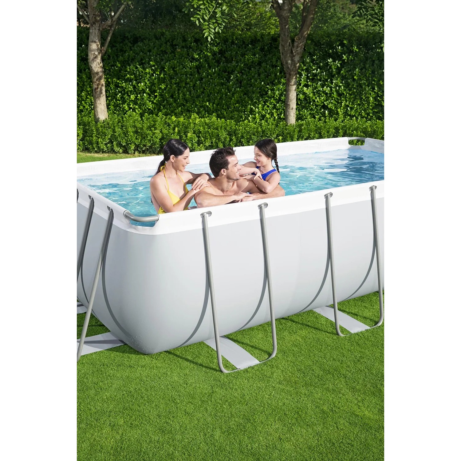 Bestway Stahlrahmenpool Power Steel, eckig, mit Familie im Wasser, Sandfilteranlage inklusive.