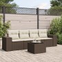 Braune 5-tlg. vidaXL Garten-Sofagarnitur aus Poly Rattan mit cremefarbenen Kissen und Tisch.