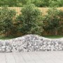 30er Set vidaXL Gabionen mit Hochbogen, 200x50x40/60 cm, aus verzinktem Eisen, befüllt mit Steinen als dekorativer Sichtschutz.