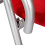 Detailansicht der Acamp Calypso Gesundheitsliege: Silbernes Gestell, roter Bezug, klappbar.