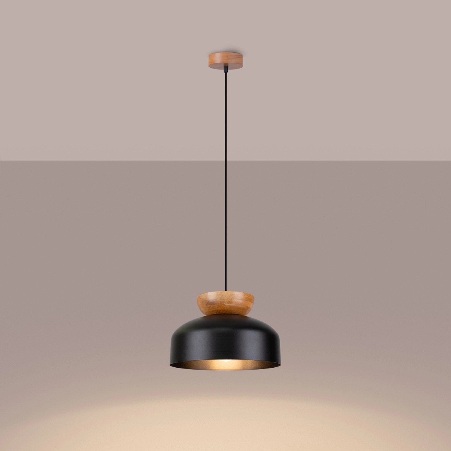 Schwarze Sollux Lighting Pendelleuchte Marion mit Holzdetails für Lampen & Leuchten.