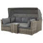 Dunkelbraunes Polyrattan Lounge Set CORTE mit grauen Kissen, aufgestelltem Sonnendach und integriertem Tisch.