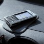 OBI AntiRutsch-Pad auf Armaturenbrett mit Handy. Ideal für Handy, Schlüssel & Co.