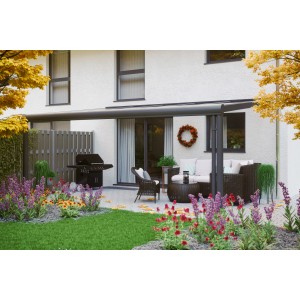 Terrassenüberdachung Genua, 541x357 cm, Aluminium Anthrazit, mit Gartenmöbeln und Grill.