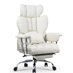 Weißer, ergonomischer Bürostuhl mit hoher Lehne, Fußstütze und Leder für Home Office.